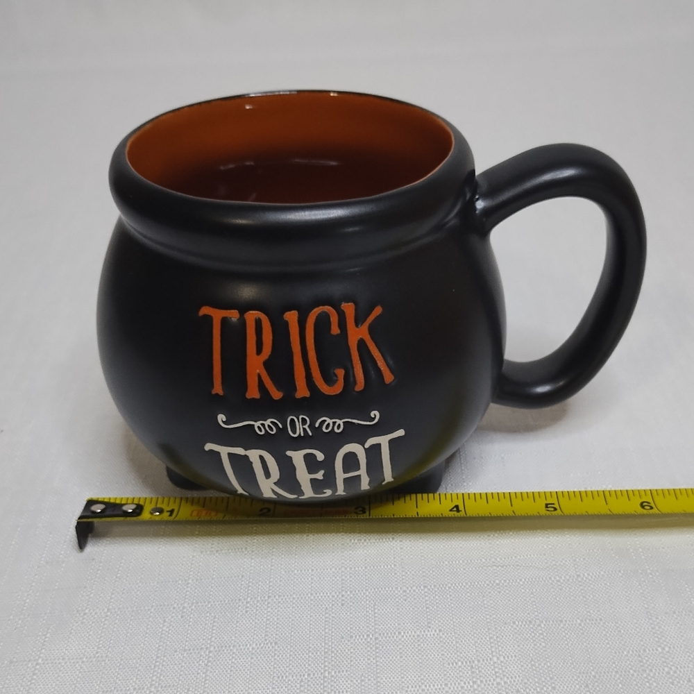 Hyde And Eek! Boutique Halloween Trick or Treat Black Cauldron Stoneware Mug - Picture 6 of 7